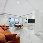 Executive 2br Near Croisette Ideal For Congres Terrace & Wi-fi Appartamento